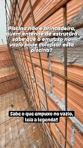 O empuxo no vazio em uma piscina mal armada pode levar a sérios problemas, como vazamentos, fissuras e até mesmo colapsos estruturais. A falta de armadura adequada compromete a capacidade da estrutura de suportar as tensões geradas pelo peso da água e pela pressão do solo circundante, resultando em danos significativos ao longo do tempo. Para evitar tais problemas, é fundamental seguir as especificações de projeto e as práticas de construção recomendadas por engenheiros civis qualificados. . . .