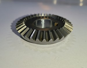 [Hot Item] High-Quality 20 Teeth Motorcycle Pinion Gear with Wooden Case