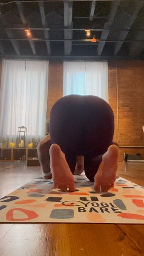 Yoga is the intersection of control and surrender. #yoga #yogateacher #poweryoga #invertedasana #jackedyogi #bendybodybuilder #personaltrainer #musclemommy | Thea Grace Wellness