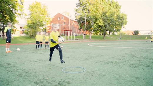 FS Metta Ķekavas komandas ir uzņēmušas ritmu un turpina strādāt pretī saviem mērķiem. Katru dienu augam kopā stiprāki un gudrāki. 🟢⚪️ #fsmetta #mettairspēks Ķekavas novads | FS Metta