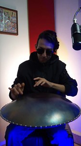 🖖 Colócate los audífonos, cierra los ojos... y siente cómo tu cuerpo se disuelve en la inmensidad del espacio. 🚀🌌✨ (Comparte con alguien que necesite calma) 🧘‍♂️ Music: "Floating in a nebula - DEI ZEPHYR " Played on: SUNPAN (Germany) #SUNPAN #hangdrum #handpan | DEI ZEPHYR