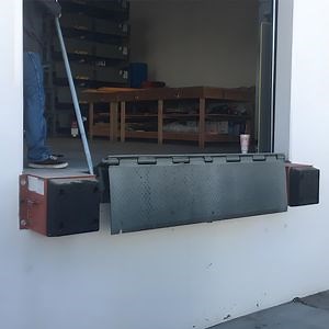 [Hot Item] Loading Truck Mechanical Manual Edge of Dock Leveler for Warehouse Loading Dock