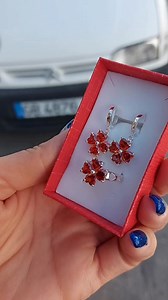 1K views · 57 reactions | Conjunto de trébol  en color rojo ❤️ Que te parece? | 험헟험헚헔헡헧 | Facebook