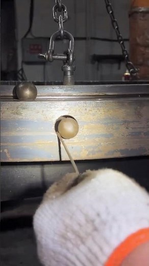 Process of excavator turntable bearing maintenance