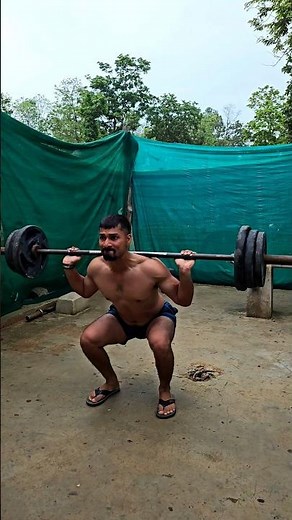 Commando Squats: Grit & Gains with Minimal Gear! 💪