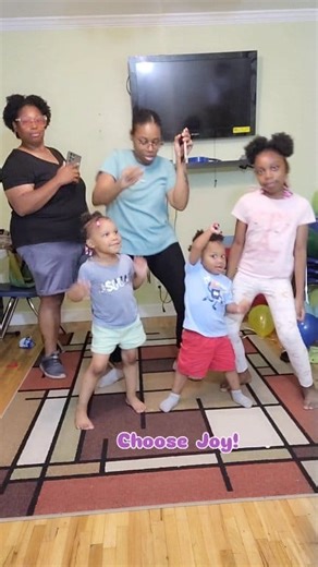 I love being goofy and my family loves a good time! Lol Inspire others to be limitless. 💜 #summer #ChooseJoy #funny | Marie K. Bright Eyes Look at me