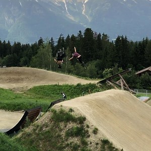 Swedish bikini team made it to @crankworx Innsbruck! This Speed N Style course got everything you need for a good time! Sweet to have @theodorgawelek racing as well! 🎥: @bretttippie | Martin Söderström Page