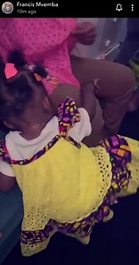 Mr Francis Mvemba Époux Coco Emilia est de retour dans son foyer conjugal à Yaoundé, venu enceinter son épouse, il a pu au passage re-embrasser tendrement sa fille chérie Sophie après plusieurs mois d'absence... ❤️❤️❤️ PS : Francis : mpessa ngaï barbu touffu ozala défricher avant de joua dedans, Bolingo na yo. Emilia : Miaoooo chéri nangaï, voilà ça, c'est pour toi, rase tu mets dedans, ouuiiiiiii 💦 💦 💦 Francis a rasé le Nzout et plusieurs coups de mbit plus tard, il a joua avec autorité dans