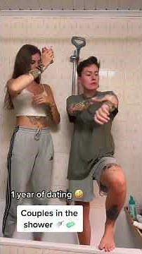 Couples in the shower - lesbian queer edition 🏳️‍🌈
