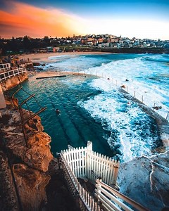 This dramatic view of Bronte Beach in Sydney gives us the perfect weekend vibes! 🤩 And our Sydney students hopefully some inspiration for possible weekend trips! 😉 Happy weekend everyone! 🎉 📸 Sydney.com | Langports