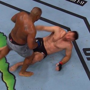 205K views · 3.3K reactions | La serie está empatada! La primera fue para Daniel Cormier por KO ¿Te gustaría ver el desempate entre ambos? Repite las peleas ▶️ https://ufcfightpass.com/ | UFC | Facebook