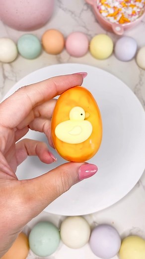Baby duck peanut butter cups 🐤 Ingredients: -1/2 c peanut butter -1/2 c powdered sugar -1 Tbsp butter -1 tsp vanilla -8 oz melted chocolate -Chocolate mold Instructions: -Melt chocolate in microwave in 30 second bursts until smooth -Pour chocolate into bottom of mold and coat evenly, then drain off excess and let harden -Blend peanut butter, powdered sugar, melted butter and vanilla together until smooth and creamy -Add peanut butter mixture into mold -Smooth a bit of chocolate on top of peanut