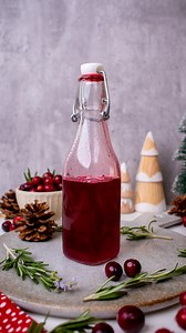 Tis the season-for all things cranberry🎄 I’m in my homemade syrup era, as you might know, and GOOD LORD this is a a good one!! If ya have some leftover cranberries going bad in the fridge, go get em and make your own Homemade Cranberry Syrup😻 SAVE THIS POST to make later 🫶🏽 🎄1 cup fresh cranberries 🎄1/2 cup sugar 🎄1 cup cranberry juice 🎄1/2 tablespoon salt Add all ingredients to a saucepan and place on the stove. Bring to a boil, and then lower the heat to simmer. Gently smash the cranbe