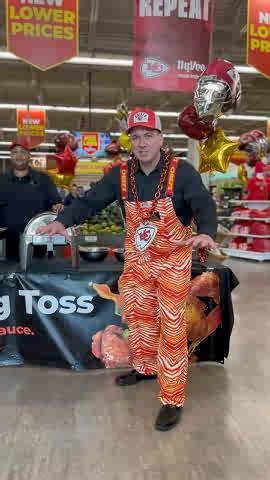 Check out the AMAZING wing toss going on at your Lenexa Hy-Vee! 🤩🤩#lenexahyvee #tbonetim | Hy-Vee