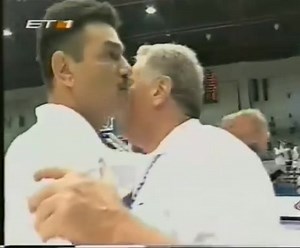 6.6K views · 285 reactions | Όταν ο Φραγκίσκος Αλβέρτης με buzzer beater "τελείωνε" την Ιταλία στην πρεμιέρα του Ευρωμπάσκετ 2001 ⚪ Πηγή: Panathinaikos Basketball Club History and Retro | Εθνική Ελλάδος | Facebook