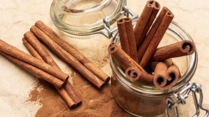Why You Should Consider Leaving A Jar Of Cinnamon Sticks On Your Kitchen Counters - House Digest