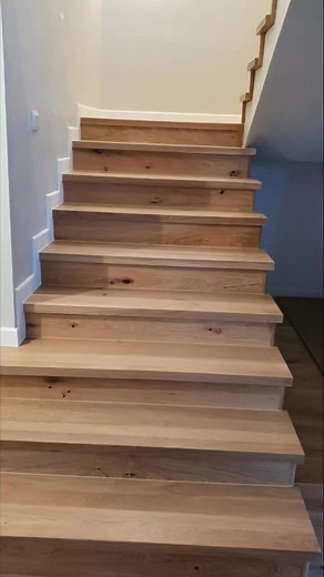 2K views · 13 reactions | Trepte din lemn masiv de stejar, cu grosimea de 4 cm și parchet stratificat, montat prin lipire! | Artistic Floors | Facebook