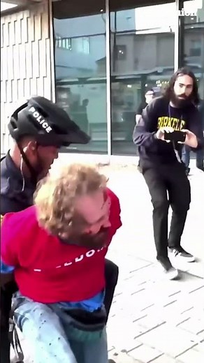 Caos total en Berkeley: protestas, disparos y arrestos en evento político / La Opinión