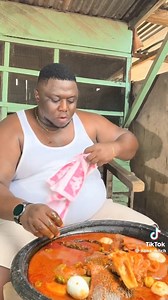 Il y a vraiment des gens qui mangent comme ça 😂 😂 😂 😂 😂!?? La cour des stars Lcds media | La cour des stars