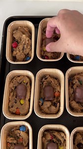 To snip or not to snip? I thought these single serving cookie boats would go down a treat. They were selling ones with caramel koalas in IGA Perth so had to make my own. I used kinder bears instead. You can mix up the toppings to suit your taste but definitely warm them up. Ingredients ⬇️ Cookie Boats 150gm browned butter melted and cooled 3/4 cup brown sugar 1/4 cup caster sugar 1 egg plus 1 egg yolk 1tsp vanilla 1/2 cup chopped dark chocolate 1/2 cup m&ms or smarties (I used Aldi version) 1.5 