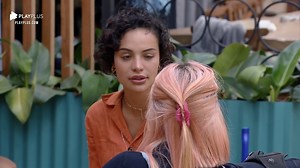 A Aline revelou para a Valentina que pensou em desistir do reality por conta da solidão que anda sentindo ultimamente. As duas bateram um papo sobre a amizade e as escolhas do Rico no jogo. 👀🗣️ Assine o PlayPlus e tenha acesso à transmissão 24 horas de #AFazenda com 9 sinais exclusivos: PlayPlus.com | A Fazenda