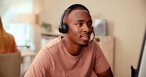 Büro, Geschäftsmann und Headset mit Computer: Stockvideos & Filmmaterial (100 % lizenzfrei) 3714195995 | Shutterstock