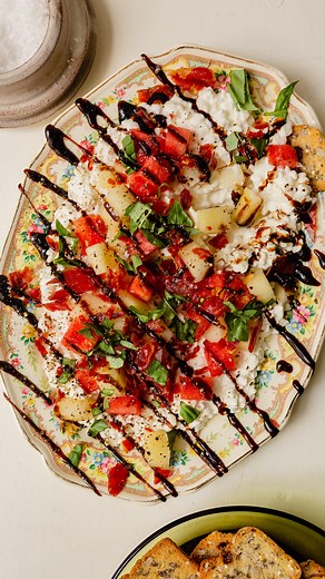 This Cottage Cheese and Fruit combo is a simple lunch idea we’ve been making on repeat. All you need is a good sized scoop of cottage cheese, melon (or your choice of fruit), some crispy prosciutto and a little bit of basil and you’ve got the makings for a tasty bite! Drizzle with anything sweet—balsamic glaze, pomegranate molasses, honey—you do you! And be sure to finish with salt and pep. #zestfulkitchen #cottagecheese #cottagecheeserecipes #cottagecheeseboard #cheeseboard #cheeseboards #lunch
