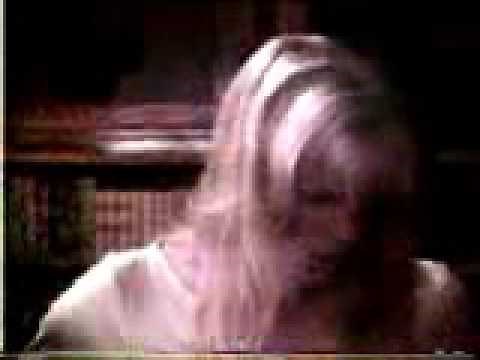 Attack Of The 50 Foot Woman - Woman grows