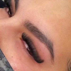Técnica Rusa 2D, 3D, 4D, 5D a 8D Exclusiva de Franquicias E-lashes ,tú eliges que tanto volumen desea DEJA TU NUMERO DE WHATSAPP Y DEPARTAMENTO EN EL QUE VIVES SI DESEAS RECIBIR NUESTRAS PROMOCIONES. 24 sucursales en Todo Bolivia 🇧🇴 de Franquicias E-Lashes. ✔️La técnica Russian Layering (también conocida como Russian Lashes y pestañas 5D a 8D ), se originó en Rusia y recientemente ha hecho un gran avance en EE.UU y Europa. Esta emocionante nueva técnica, conocida a veces como extensiones de pe