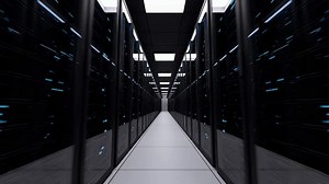 Télécharger salle de serveurs puissante dans un centre de données moderne. stockage de données de cloud computing rendu 3d. racks pas à pas du réseau. serveurs de données derrière des panneaux de verre dans une salle de serveurs. gratuitement