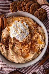 Comment RECIPE and I’ll send you the link! 📥 No Bake Pumpkin Cream Cheese Dip with ginger snaps 😋 | Tastes of Lizzy T