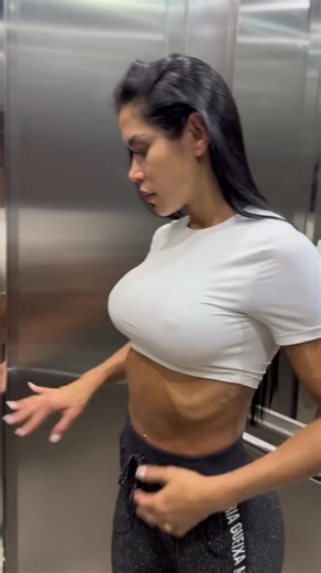 #poolparty #beachlife #beach #girls #girlswholift #pool #friends #friendship #workout #workoutmotivation #workoutideas #gym#gymlife #fitnessgirl #reels #viral | Beautiful girl