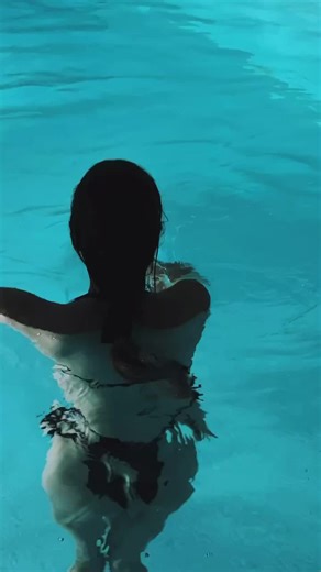 swimming swimming 💙🌊💦🐟