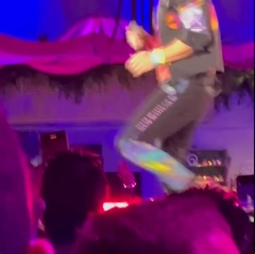 Coldplay performing at @citadel’s corporate party in Orlando, Florida 🎥 @ jen_farnum_homes203 | IG (edited together by us) 🗓️December 03, 2022 📍Orange County Convention Center, Orlando, FL - - #Coldplay