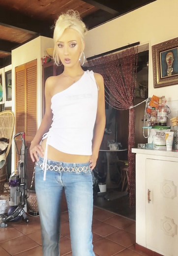 helena (@ponyremains)’s video of paris hilton and stavros