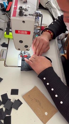 Dedicated to producing parkas, raincoats, and reflective vests for 20 years.#tooling #raincoats #clothing