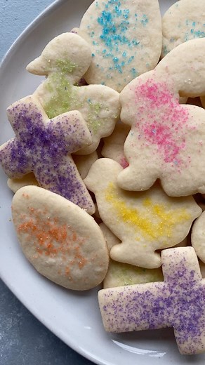 the *best* Easter cookies! no, they’re not ‘healthy’ but they’re too cute so i had to share! Recipe is from @tastytreatseats - we make these every year! Here’s what you’ll need to make them 👇 🐣 1 cup salted butter softened (2 sticks) 🐣 1 cup white sugar 🐣 1 egg 🐣 3 tablespoons milk 🐣 1 teaspoon vanilla extract 🐣 3 cups all purpose flour 🐣 1 ½ teaspoons baking powder comment if you want me to send you the recipe! get the recipe here: https://tastytreatsandeats.com/easter-sugar-cookies/ or