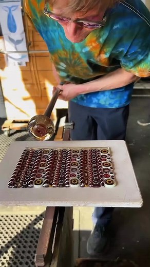 American Glass Blowing Art: Hot Molten Glass Process