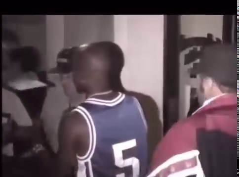 "Float like a butterfly, sting like California Love" Women thinks Tupac is a boxer outside MGM Grand | Ringside Boxing News