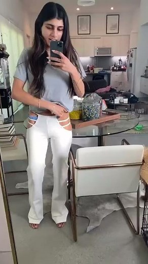 Mia Khalifa in her change room