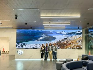 [Hot Item] Slim Wall-Mounted LED Display P1.2 P1.5 LED Video Wall