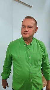 29K views · 120 reactions | Sextou com a pergunta que não quer calar: quantas camisas verdes será que eu tenho? 樂 Hoje é dia de usar a camisa verde mais bonita que tiver no guarda-roupa!  Eai, quem arrisca um palpite de quantas camisas verdes tenho no guarda-roupa?藍 | Wellington Fagundes | Facebook