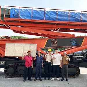 [Hot Item] Bearing 8 Tons Remote Control Crawler Overhead Tile Elevator