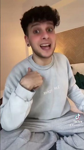 Haciendo un #vestido de #Elfa 🧝‍♀️ con cosas que encontre en casa !