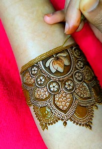 Full hand bridal mehndi design #mehndi #henna #art #hennadesign #mehndidesign #hennaart #mehndiart #art #easymehndidesign #simplemehndidesign #uniquemehndi #uniquehenna #ababicmehndi #arabichenna #mehndipattern #hennapattern #mehndilovers #hennalovers #mehndioufit #hennaoutfit #floralmehndi #floralhenna #shadedmehndi #bridalmehndi #gorgeousmehndi #fullhandmehndi #latestmehndi #shadedhenna #mehndi #weddingspecialmehndi #mehndilovers #hennalovers #mehndiartist #hennaartist #bloomingideas #mehndivi