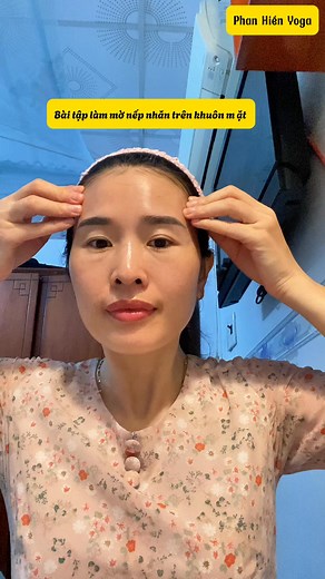 Bài tập làm mờ nếp nhăn trên khuôn mặt #phanhienyoga #yogatructuyen #yogachonguoimoibatdau #yogatrilieu #yogatainha #yogaroom #yogaonline #yogaface #yogamat | Phan Hiền Yoga