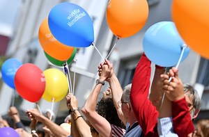 Bruchsal: Hunderte Teilnehmer bei Demo gegen AfD-Kundgebung