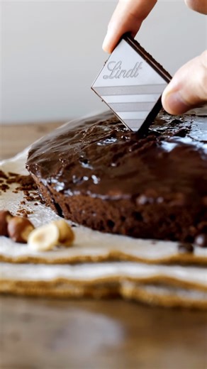 Prepara esta receta con nuestro chocolate EXCELLENCE 70% de cacao #TanDelicadoTanIntenso y sorprende a tu familia. ⁣ ⁣ Compra nuestros chocolates con alto porcentaje de cacao EXCELLENCE en Carulla, Éxito, Jumbo o pídelos por Rappi #Lindt #LindtColombia #Premium #Chocolate #FoodPorn #TanDelicadoTanIntenso #Excellence⁣ | Lindt