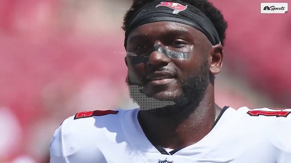 Buccaneers' Chris Godwin carted off with leg injury
