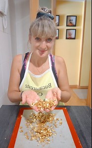 Foita aurie comestibila pentru decorat torturi, prajituri, eclere etc reteta pas cu pas aici 👇 | Bucătărește cu Rodica